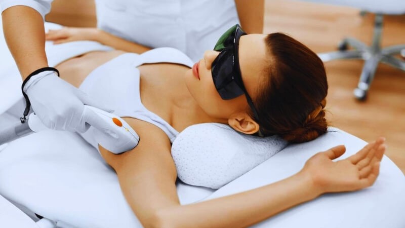 Laser giúp trị thâm nách hiệu quả và nhanh chóng