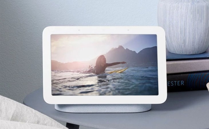 Google Nest Hub Max cho phép bạn dừng, phát tiếp nhạc nhanh chóng và tiện lợi chỉ với 1 vài thao tác đơn giản