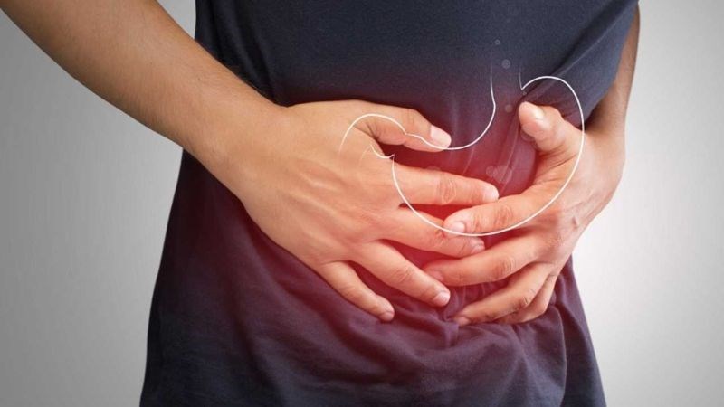 Uống nước có gas vào buổi sáng gây ra cảm giác đầy bụng, khó tiêu