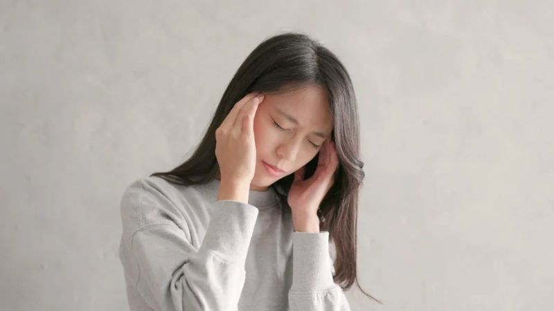 Uống nước vào buổi sáng có thể giúp cải thiện tuần hoàn và giảm đau đầu