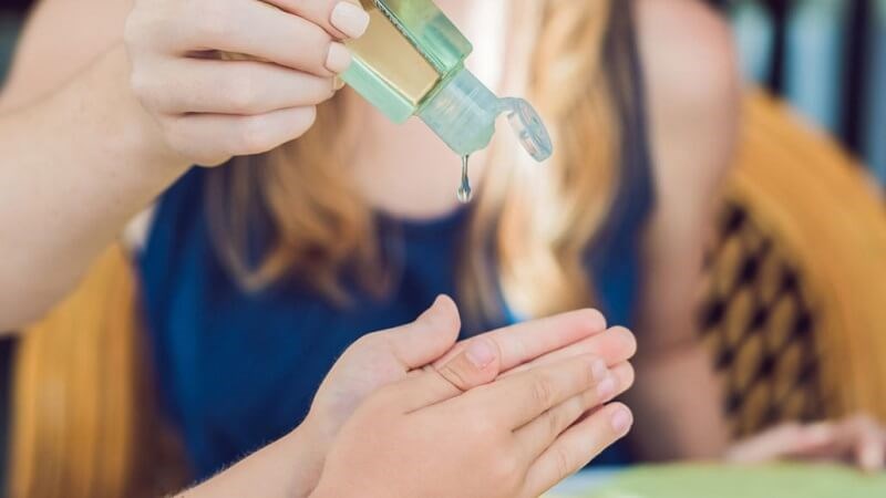 Gel rửa tay an toàn cho trẻ em làm tại nhà với thành phần từ gel lô hội