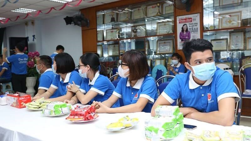 Ăn nhẹ sau hiến máu Ăn nhẹ sau hiến máu