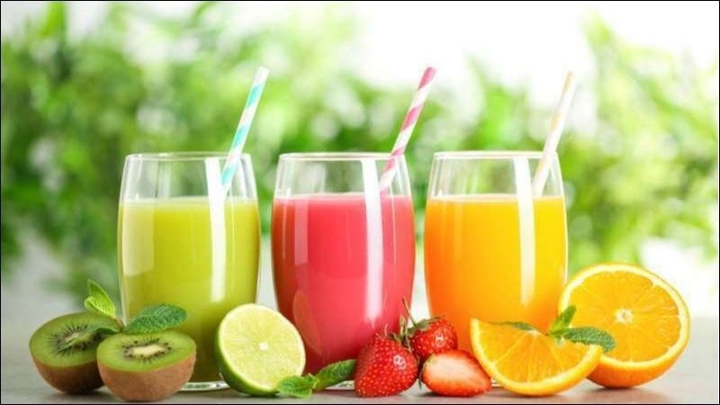 Bạn có thể bổ sung nước dưới dạng nước đường, nước hoa quả hoặc sữa sau hiến máu