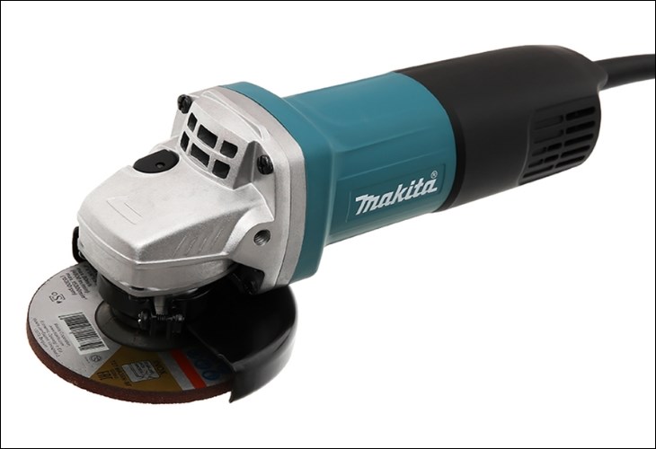 Nếu đĩa mài của máy mài góc Makita 9553B 710W bị nứt, bị mẻ hay vỡ, bạn cần ngừng sử dụng máy ngay để tránh gặp nguy hiểm