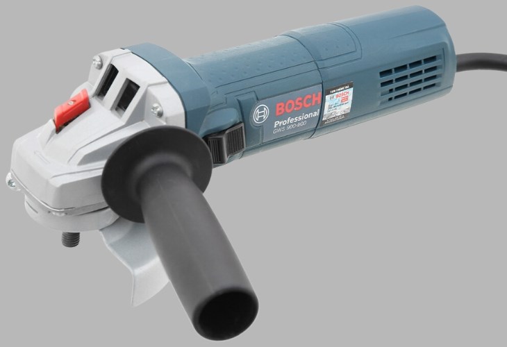 Khi thấy máy mài góc Makita GA9060 2200W hoạt động chậm hơn nhiều so với bình thường, bạn hãy tiến hành kiểm tra lại động cơ của máy
