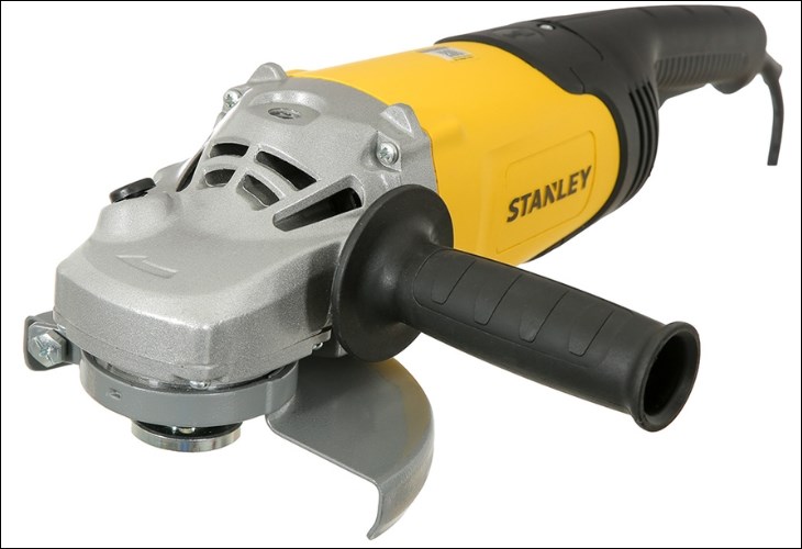 Ổ điện hay phích cắm bị hỏng có thể khiến máy mài góc lớn Stanley STGL2218-B1 2200W gặp lỗi không vào điện