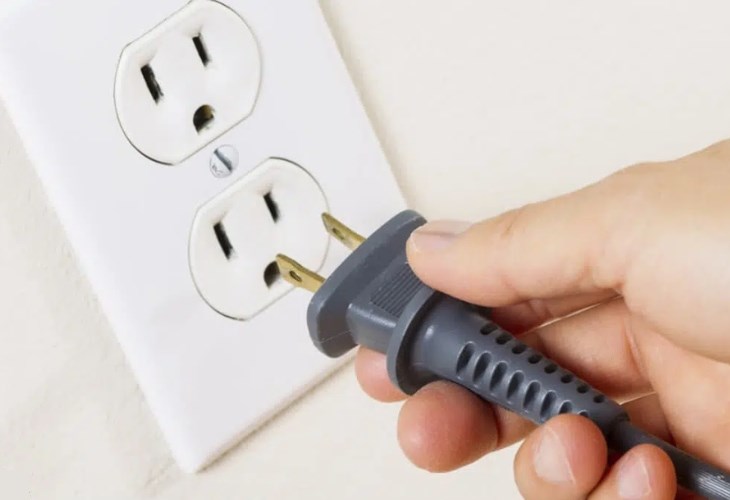 Bạn cần đảm bảo ngắt mọi nguồn điện trước khi sửa máy mài góc