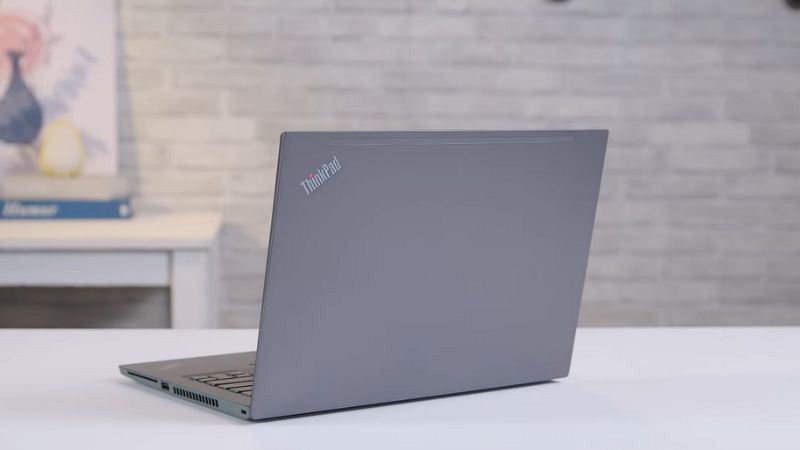 Laptop Lenovo ThinkPad P14s G2 i5 1135G7 (20VX00E1VN) với hành trình phím sâu, dễ dàng thao tác