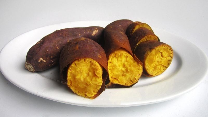 Một chén khoai lang luộc có thể chứa khoảng 2,4mg sắt