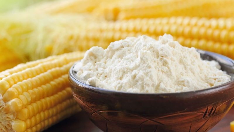 Bột ngô có tác dụng hỗ trợ loại bỏ bụi bẩn trên da