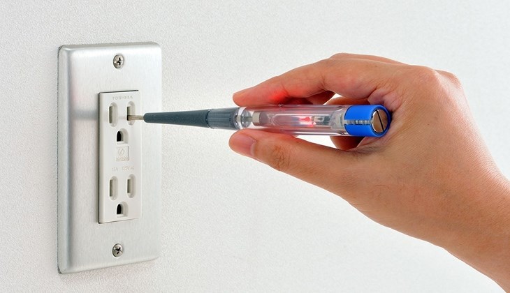 Bút thử điện dùng để kiểm tra nhanh thiết bị điện có bị rò điện hay không
