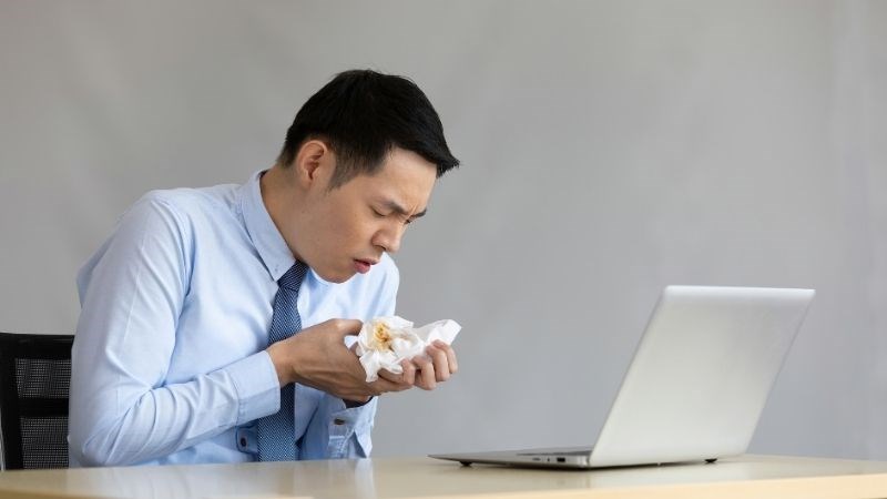 Ho ra máu là triệu chứng có thể gặp của ung thư phổi