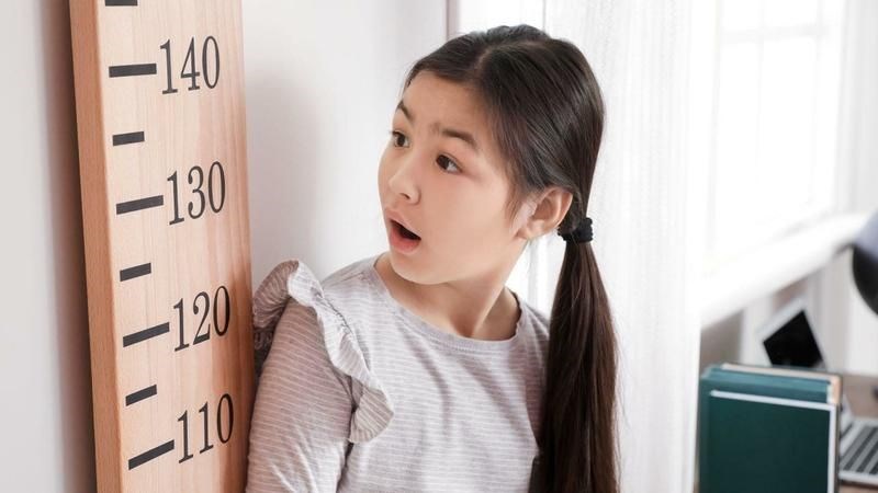 Dậy thì ở nữ xảy ra trong khoảng 8 - 13 tuổi và kéo dài trong 4 năm Dậy thì ở nữ xảy ra trong khoảng 8 - 13 tuổi và kéo dài trong 4 năm