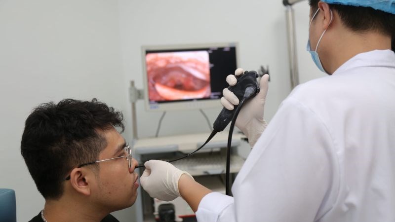 Nội soi tai mũi họng để chẩn đoán bệnh