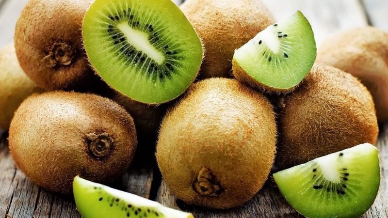 100g quả kiwi cung cấp khoảng 75mg vitamin C