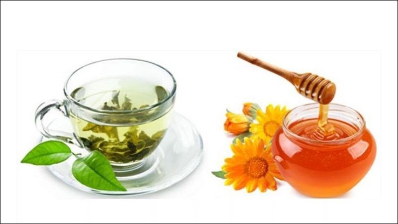 Có thể kết hợp trà xanh mật ong cùng với các tinh chất từ vỏ cam và chanh Có thể kết hợp trà xanh mật ong cùng với các tinh chất từ vỏ cam và chanh