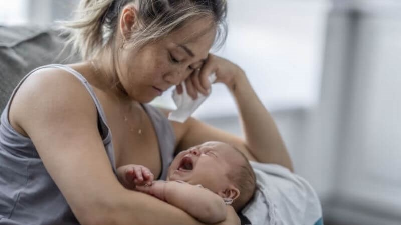 Quan hệ sớm sau sinh có thể gây trầm cảm cho người mẹ