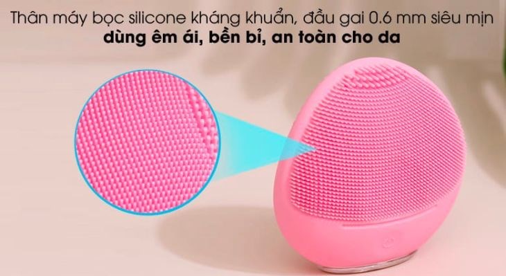 Máy rửa mặt và massage dành cho da nhạy cảm Halio Baby Pink có đầu silicone mềm mại, an toàn và không gây kích ứng cho những làn da nhạy cảm 