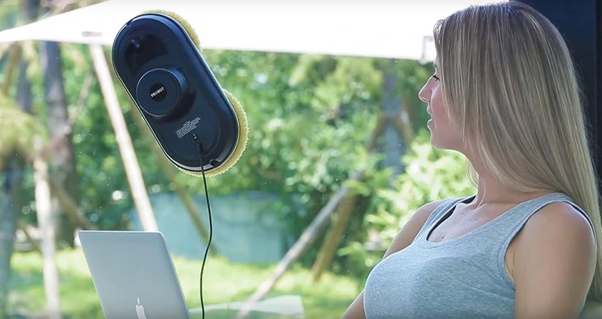 Máy lau kính giúp người dùng tiết kiệm thời gian dọn dẹp và làm kính sạch bóng hiệu quả
