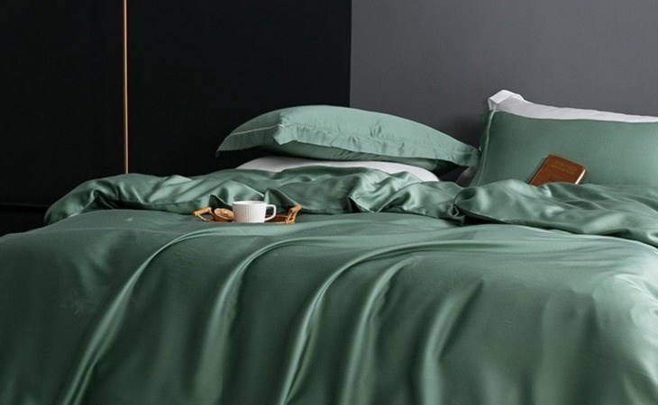 Ga trải giường có tông màu lạnh mang lại cảm giác mát mẻ cho người dùng