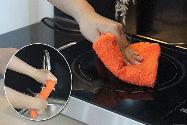 Sử dụng một chiếc khăn mềm và ẩm, sau đó lau sạch bề mặt bếp và xung quanh