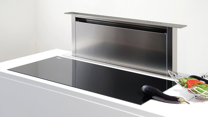 Máy hút mùi âm bàn giúp bạn tiết kiệm diện tích lắp đặt nhờ kiểu thiết kế âm bếp hiện đại