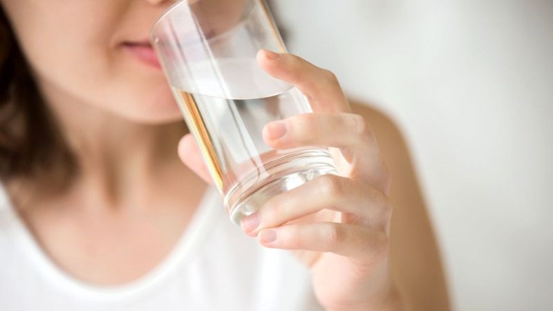 Nếu nguyên nhân sinh lý bệnh nhân cần bù đủ lượng nước qua đường uống