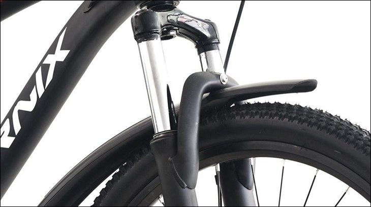 Xe đạp địa hình MTB Fornix FN24 24 inch sở hữu cặp phuộc với hành trình 80 mm - 100 mm giúp giữ xe ổn định khi qua đường gồ ghề