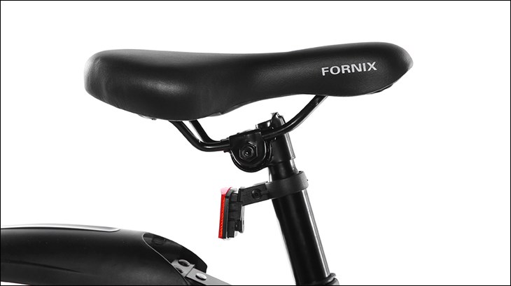 Xe đạp trẻ em Fornix R20 20 inch với yên xe có đệm dày tạo cảm giác thoải mái khi bé đạp xe lâu