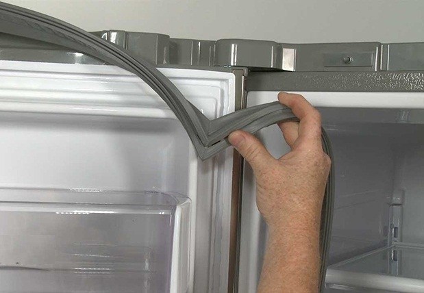Nếu phát hiện ron cửa tủ lạnh bị hỏng, bạn nên thay thế ngay