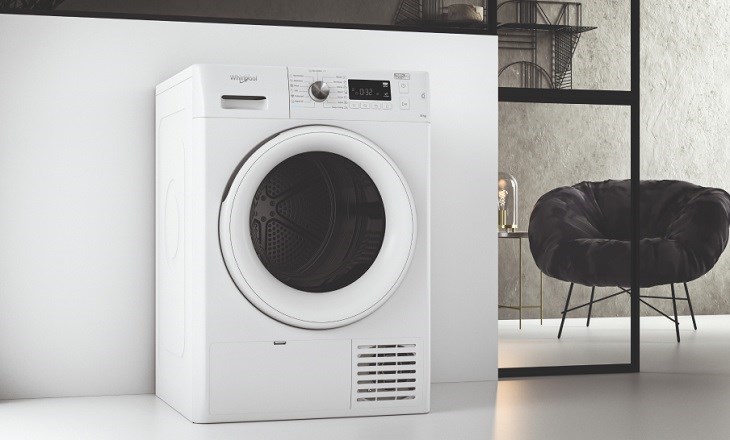 Máy sấy ngưng tụ Whirlpool 8 kg FFTCM118XB EE được trang bị chế độ làm mới quần áo 20 phút tiện lợi cho người dùng bận rộn