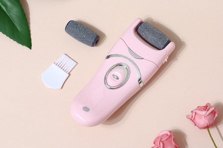 Rio PEDI2 foot callus remover smoothens the skin and effectively removes calluses on the heels