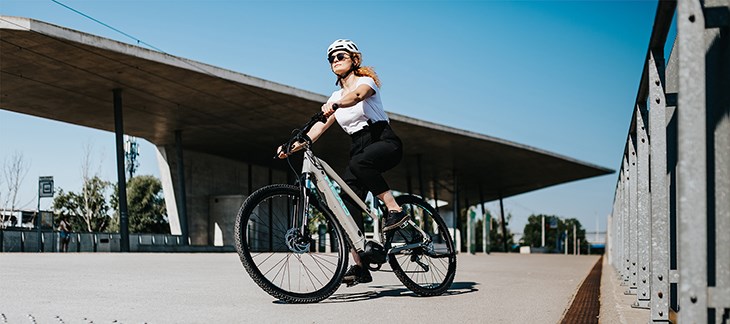 Đạp xe đạp địa hình đều đặn giúp người dùng được tiếp xúc với ánh sáng tự nhiên, tăng cường thị lực
