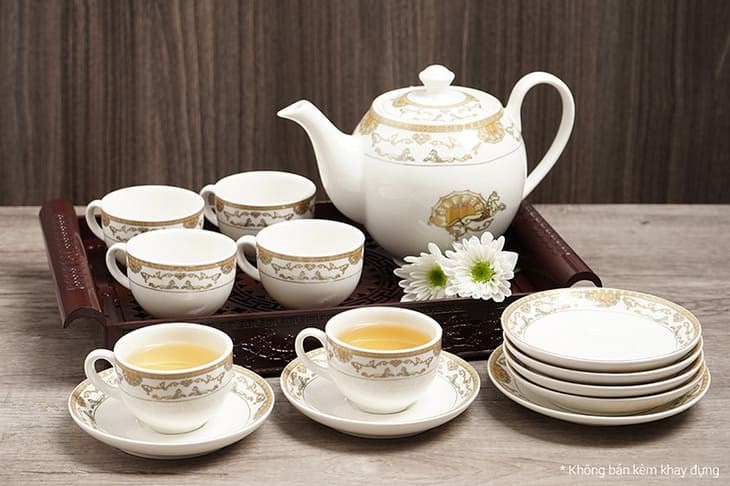 Bộ 14 món ấm trà sứ Minh Châu ngựa vàng MC-BAT01 màu trắng men sứ, nổi bật bởi hoa văn ngựa vàng đẹp mắt