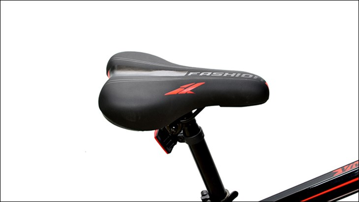 Xe đạp trẻ em Vivente 20Q1 20 inch được trang bị yên xe đệm êm nhẹ, cốt yên thép cứng cáp