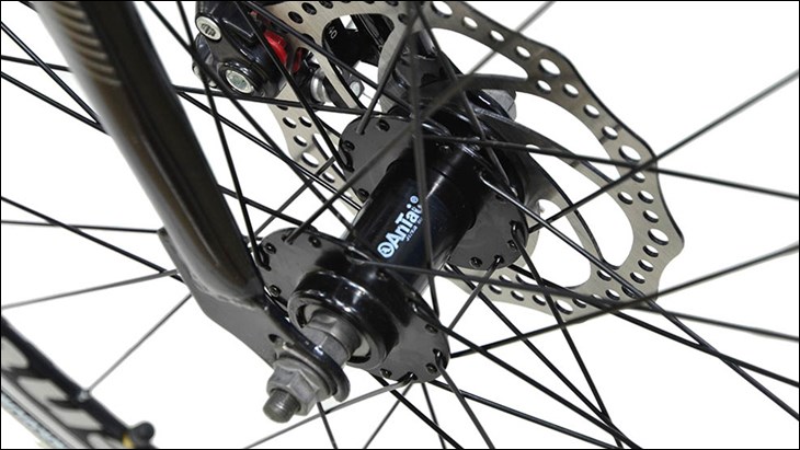 Xe đạp Vivente được trang bị phanh đĩa cơ với độ chính xác và độ nhạy cao