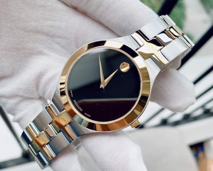 Đồng hồ MOVADO 39.5 mm Nam 0607464 cần được lau chùi thường xuyên để tăng tuổi thọ