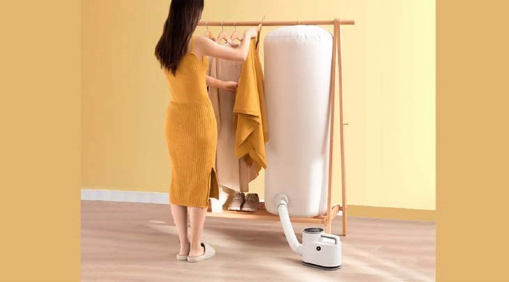 Máy sấy quần áo đa năng Mishio MK308 hoạt động với công suất 500W làm khô quần áo nhanh