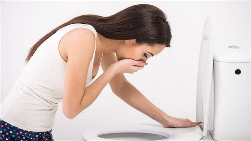 Buồn nôn và nôn là triệu chứng của việc thừa biotin