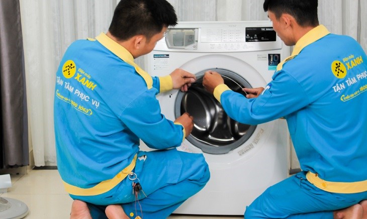Liên hệ với trung tâm bảo hành nếu bị lỗi hộp số hoặc board máy để khắc phục lỗi máy giặt sớm nhất