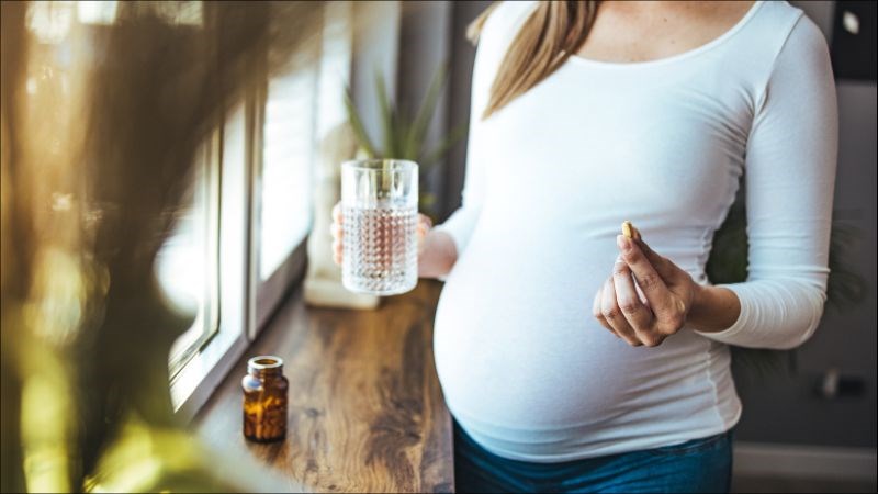 Phụ nữ mang thai không nên dùng vitamin A liều cao để tránh ảnh hưởng tới thai nhi