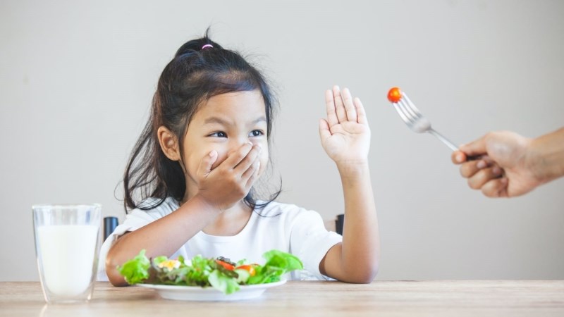 Trẻ cảm thấy chán ăn là một trong những dấu hiệu thiếu kẽm