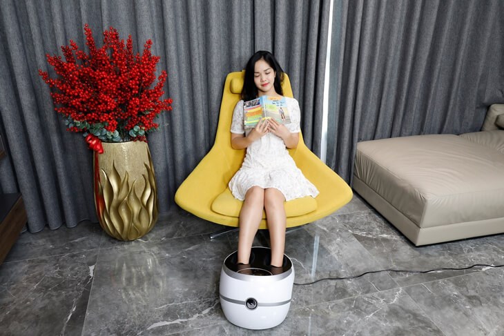 Máy massage chân HASUTA HMF-260 (Màu trắng) có thể cải thiện tình trạng đau, nhức mỏi chân của người mắc bệnh giãn tĩnh mạch