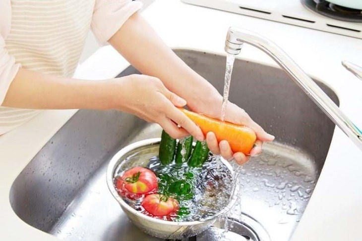 Rửa các loại củ bằng nước ion kiềm có độ pH 9.5 giúp củ luôn tươi ngon và bảo quản được lâu hơn