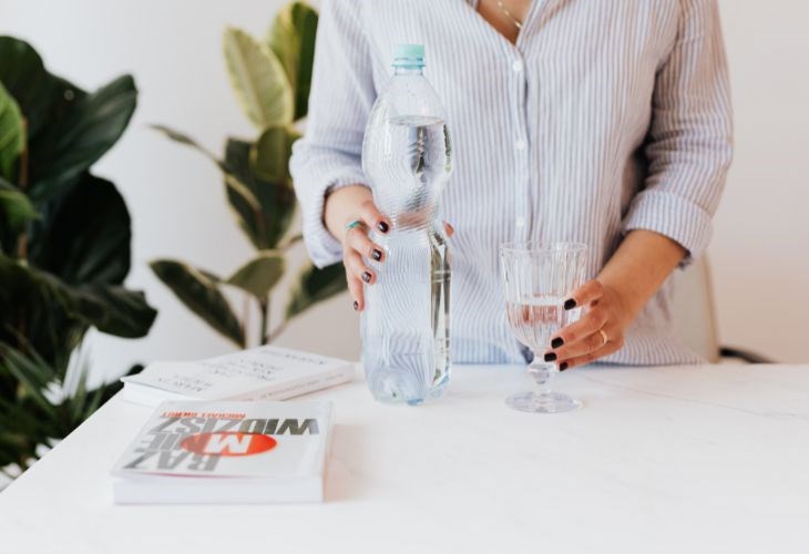 Nước ion kiềm đóng chai chỉ có hạn sử dụng 2 năm, ít hơn so với nước ion kiềm từ máy lọc nước ion kiềm điện giải