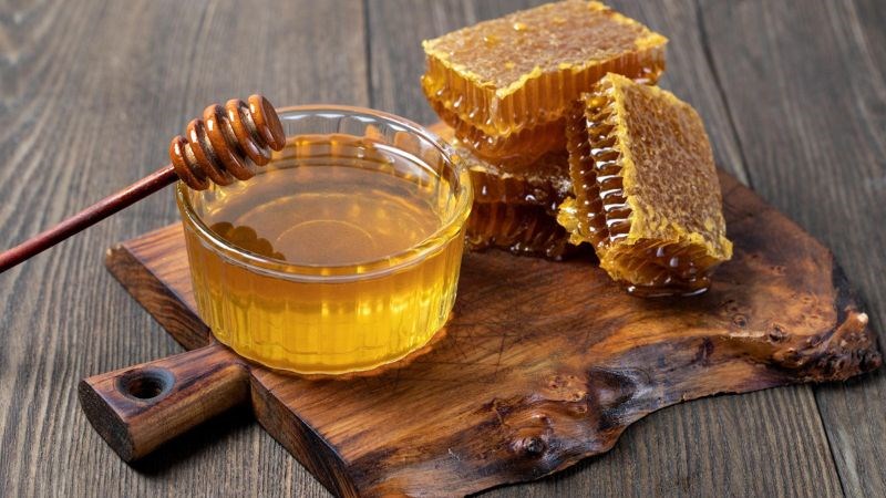 Mật ong chứa nhiều chất chống oxy hóa, có thể thay cho đường hoặc chất làm ngọt khác