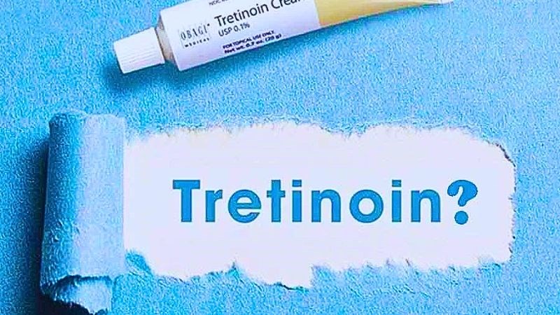 Tretinoin thuộc nhóm retinoids, một dẫn xuất của vitamin A