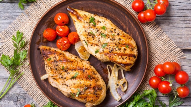 Ức gà là thực phẩm chứa nhiều Leucine