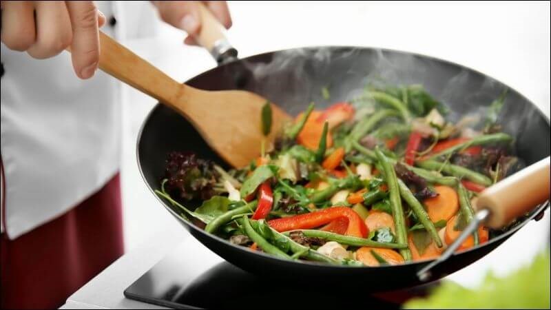 Nên sử dụng thực phẩm tươi, nấu chính trong ngày để ngăn ngừa ngộ độc botulinum