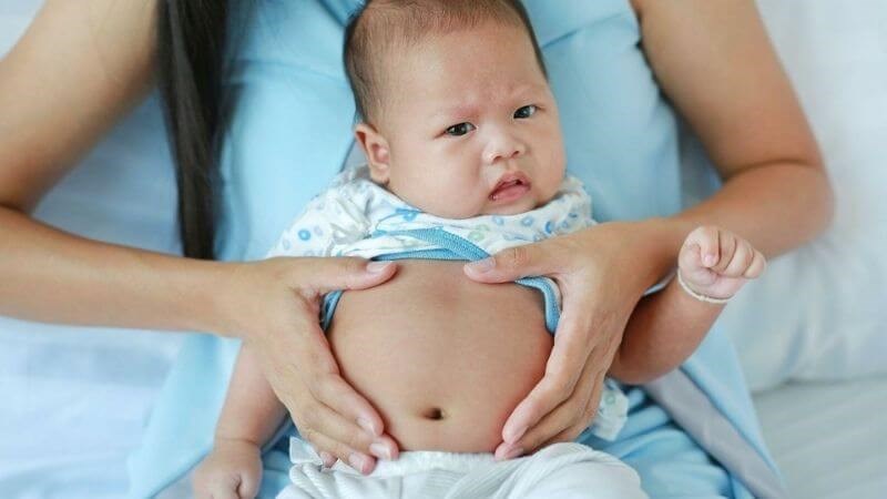 Trẻ sơ sinh bị ngộ độc botulinum có thể biểu hiện bụng chướng